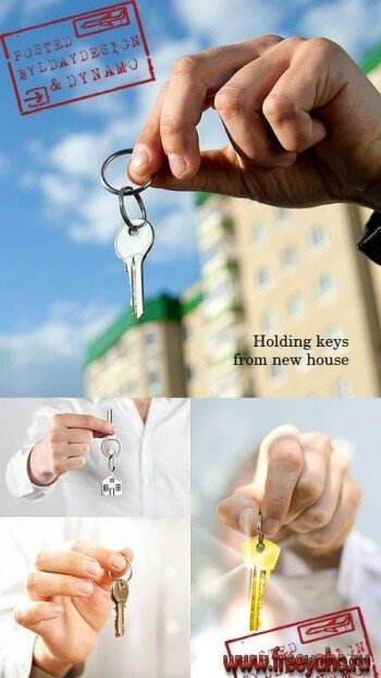 Ключи от дома в руках - растровый клипарт | Keys